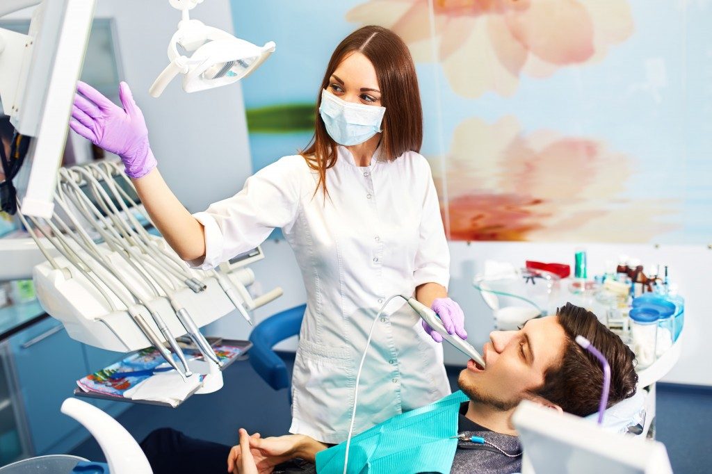 dentist showing xray to patient
