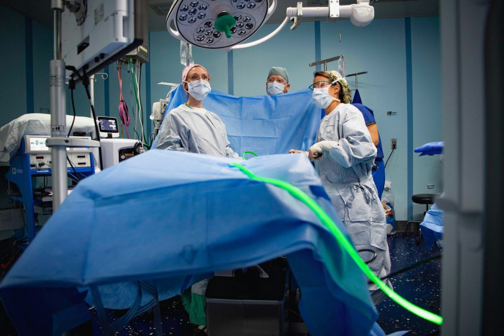 surgeons performing laparoscopy