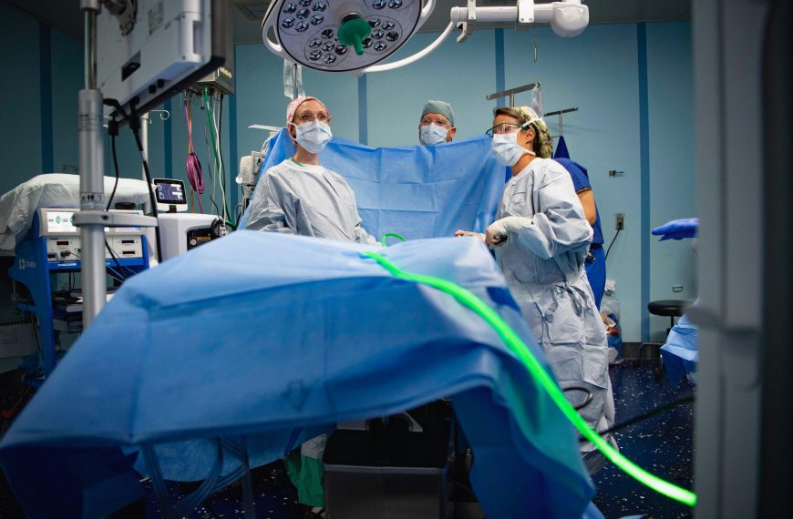 surgeons performing laparoscopy